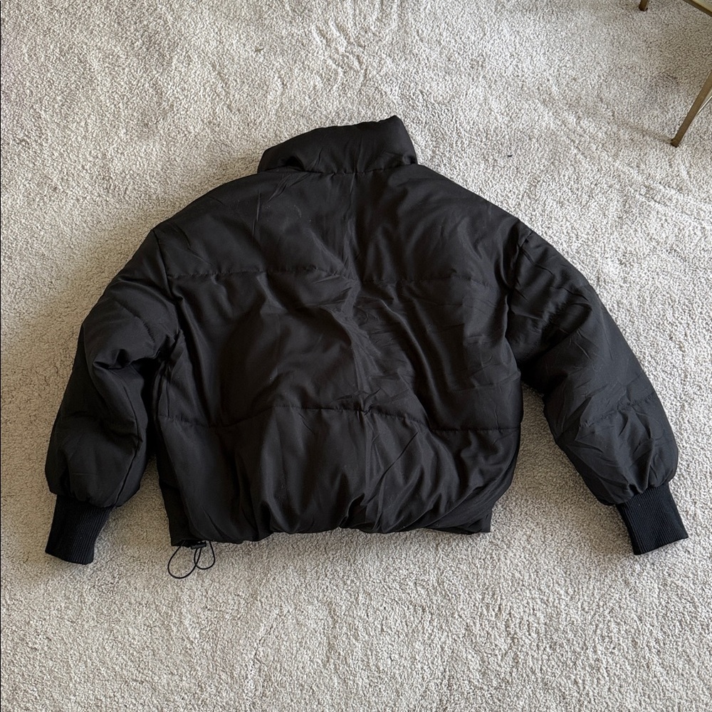 Amazon Essentials Women's Cropped Full-Zip Puffer Jacket - Picture 10 of 10